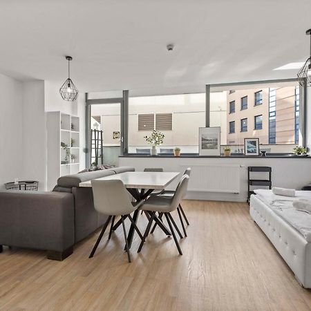 Lam Waves - Ac - Terrace Apartment Bratislava Exterior photo