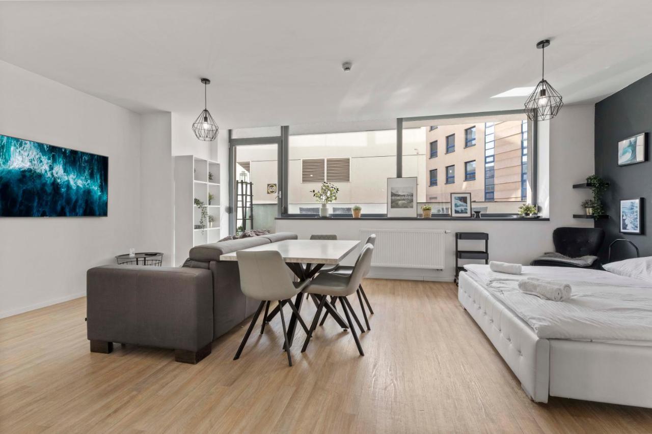 Lam Waves - Ac - Terrace Apartment Bratislava Exterior photo