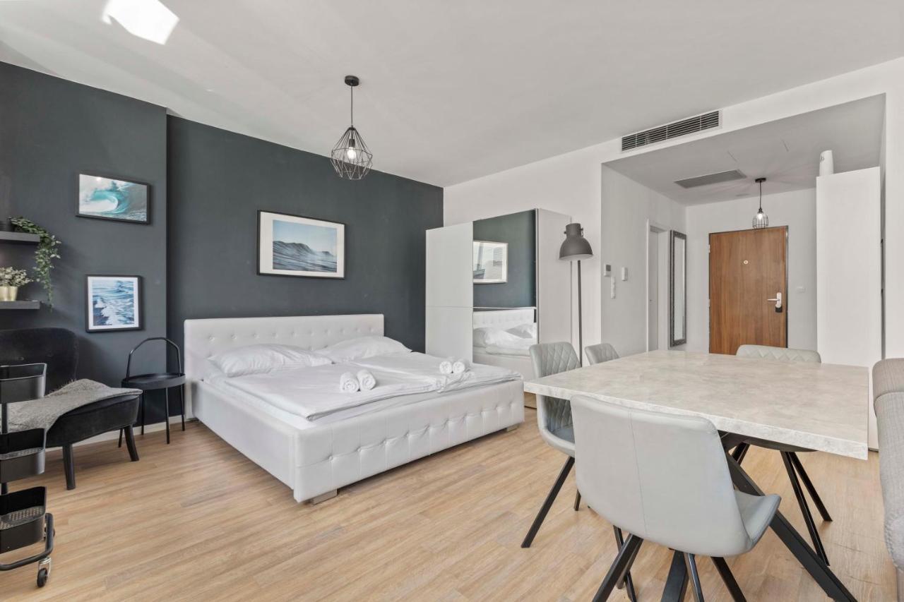 Lam Waves - Ac - Terrace Apartment Bratislava Exterior photo